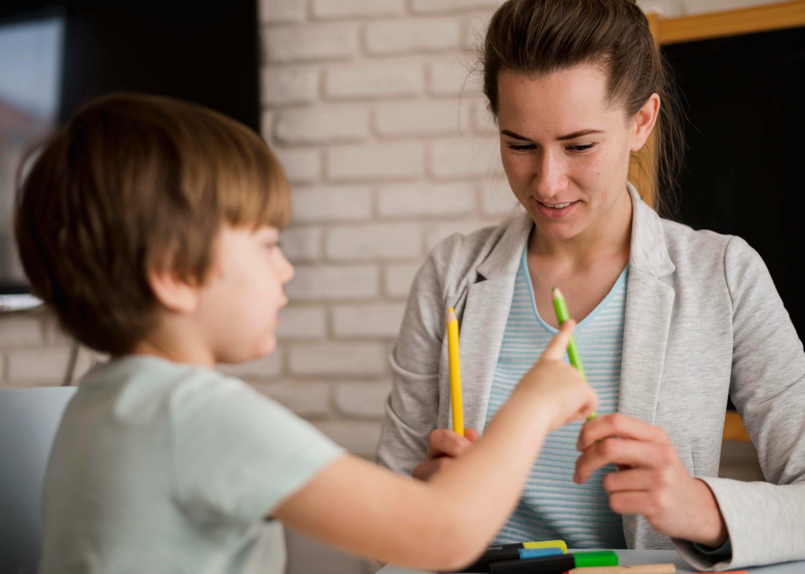 front-view-tutor-teaching-child-how-count (1)